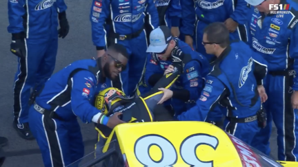 Layne Riggs dislocates shoulder while celebrating win